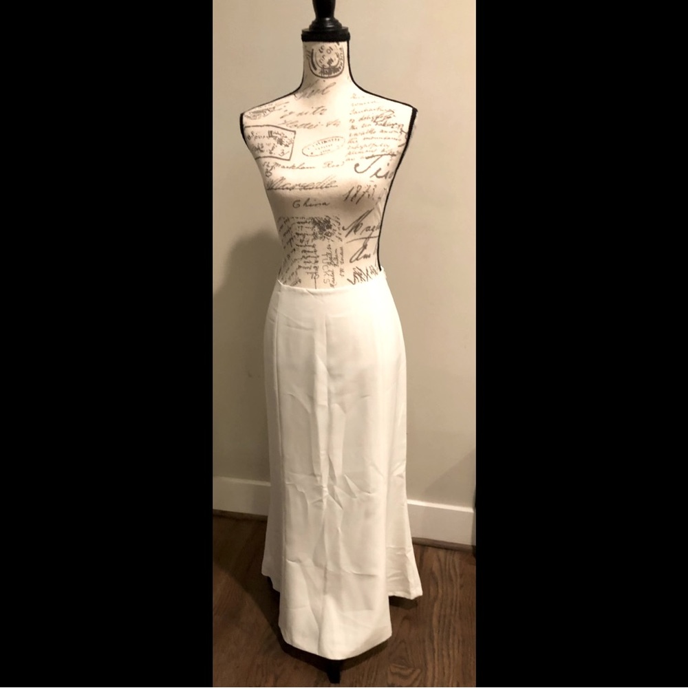 Bloomingdale’s women’s white mermaid flare skirt